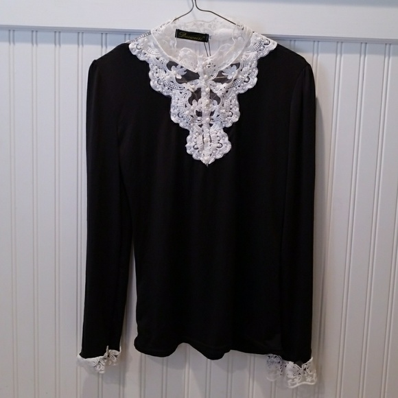 Vintage-inspired lace blouse - Picture 1 of 5